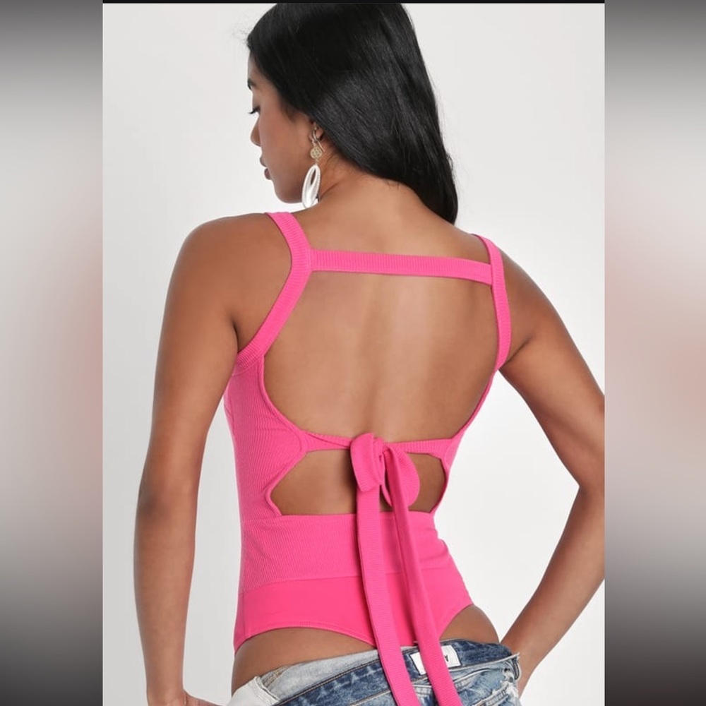 Live In The Moment Hot Pink Ribbed Strappy Sleeveless Bodysuit
SIZE LARGE LULUS